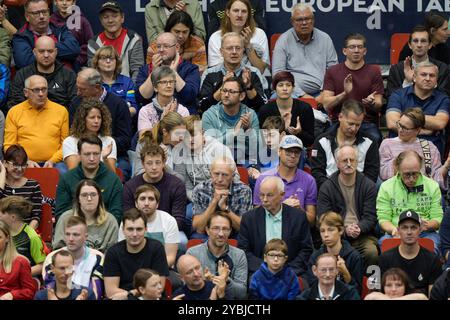 Linz, Austria. 19 ottobre 2024. LINZ, AUSTRIA - 19 OTTOBRE: Tifosi durante i Campionati europei di Ping-pong del 19 ottobre 2024 a Linz, Austria.241019 SEPA 19 022 - 20241019 PD3674 credito: APA-PictureDesk/Alamy Live News Foto Stock