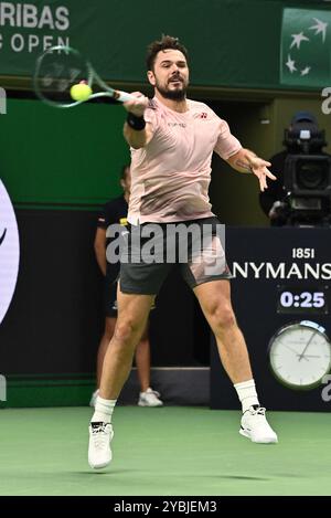 Stoccolma, Svezia. 19 ottobre 2024. STOCCOLMA, SVEZIA 20241019Stan Wawrinka della Svizzera in azione durante la semifinale del BNP Paribas Nordic Open ATP tennis match singolo contro Tommy Paul degli Stati Uniti alla Royal Tennis Hall di Stoccolma, Svezia, il 19 ottobre 2024. Foto: Claudio Bresciani/TT/codice 10090 credito: TT News Agency/Alamy Live News Foto Stock