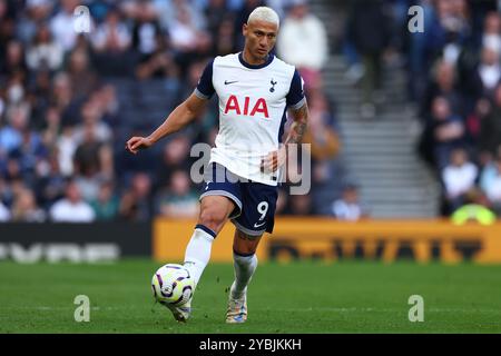 Tottenham Hotspur Stadium, Londra, Regno Unito. 19 ottobre 2024. Premier League Football, Tottenham Hotspur contro il West Ham United; Richarlison del Tottenham Hotspur ON come sostituto credito: Action Plus Sports/Alamy Live News Foto Stock