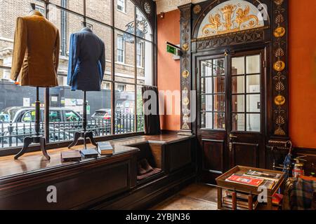 Interni di Anderson & Sheppard Tailor personalizzato dal 1906 Foto Stock