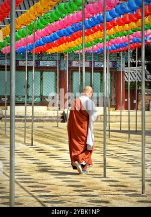 Monaco nel tempio buddista zen di Songgwangsa situato nella provincia di Jeolla del Sud, Corea del Sud. Foto Stock