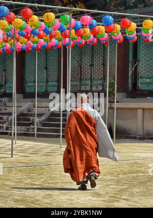 Monaco nel tempio buddista zen di Songgwangsa situato nella provincia di Jeolla del Sud, Corea del Sud. Foto Stock