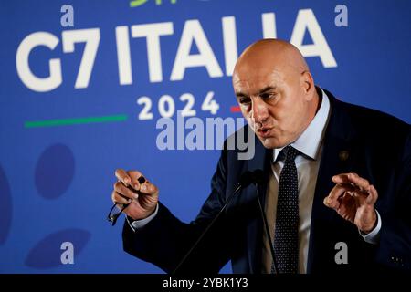 Napoli, Italia. 19 ottobre 2024. Conferenza stampa per Guido Crosetto Ministro della difesa dell'Italia incontro dei Ministri G7 sulla difesa a Napoli, Italia, 19 ottobre foto Alessandro Garofalo / LaPresse credito: LaPresse/Alamy Live News Foto Stock