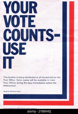 Libretto di campagna pubblicato dal governo laburista di Harold Wilson che raccomanda al Regno Unito di votare per rimanere membri della Comunità europea (mercato comune). Il referendum si è tenuto il 5 giugno 1975 con il voto del Regno Unito per rimanere. Foto Stock