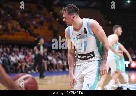 Luka Doncic (Slovenia) che soffre di un infortunio. Torneo di qualificazione olimpica FIBA. Pireo 2024. Foto Stock