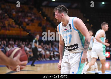 Luka Doncic (Slovenia) che soffre di un infortunio. Torneo di qualificazione olimpica FIBA. Pireo 2024. Foto Stock