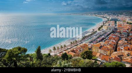 Vista panoramica di Nizza, Francia, dalle colline du Château Foto Stock