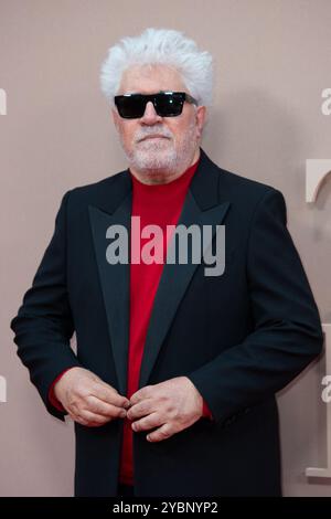 Londra, Regno Unito. 19 ottobre 2024. Pedro Almodovar partecipa alla Room Next Door Premiere durante il 68° BFI London Film Festival alla Royal Festival Hall di Londra, Inghilterra, il 19 ottobre 2024. Foto di Aurore Marechal/ABACAPRESS. COM credito: Abaca Press/Alamy Live News Foto Stock