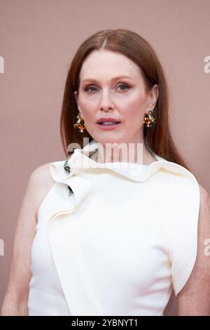 Londra, Regno Unito. 19 ottobre 2024. Julianne Moore partecipa alla Room Next Door Premiere durante il 68° BFI London Film Festival alla Royal Festival Hall di Londra, Inghilterra, il 19 ottobre 2024. Foto di Aurore Marechal/ABACAPRESS. COM credito: Abaca Press/Alamy Live News Foto Stock