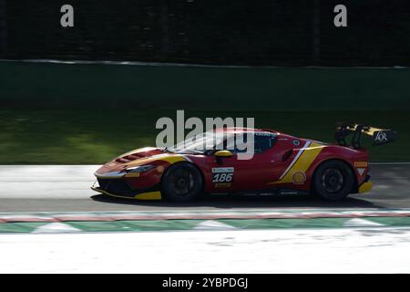 Ferrari 296 Challenge al circuito Enzo e Dino Ferrari, Imola, Italia Foto Stock