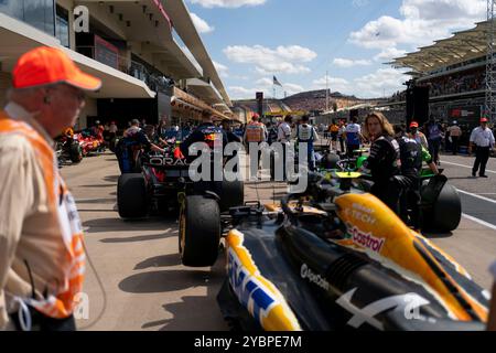 Austin, Stati Uniti. 19 ottobre 2024. Le vetture sono viste dopo la gara sprint al Gran Premio di Formula uno degli Stati Uniti sul circuito delle Americhe ad Austin, Texas, sabato 19 ottobre 2024. Foto di Greg Nash/UPI credito: UPI/Alamy Live News Foto Stock