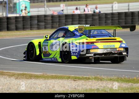 Hockenheim, Germania. 19 ottobre 2024. Hockenheim, Deutschland 18.-20. Ottobre 2024: ADAC GT Masters finale - Hockenheimring 2024 IM Bild: Johannes Kapfinger (DEU)/Michael Kapfinger (DEU), credito: dpa/Alamy Live News Foto Stock