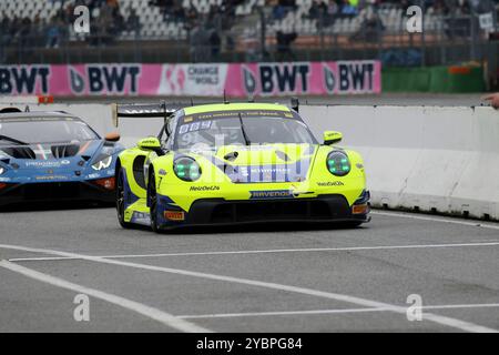 Hockenheim, Germania. 19 ottobre 2024. Hockenheim, Deutschland 18.-20. Ottobre 2024: ADAC GT Masters finale - Hockenheimring 2024 IM Bild: Johannes Kapfinger (DEU)/Michael Kapfinger (DEU), credito: dpa/Alamy Live News Foto Stock