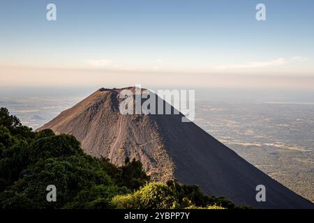 El Salvador, Santa Ana, vulcano Izalco, da Cerro Verde Foto Stock