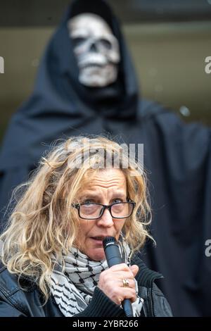 Glasgow, Scozia, Regno Unito. 19 ottobre 2024. Protesta pro palestinese fuori dalla Barclays Bank su Argyle Street. Credito R.. Gass/Alamy Live News Foto Stock