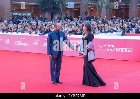 Roma, Italia. 19 ottobre 2024. Ralph Fiennes e Juliette Binoche assistono al Red carpet del film 'The Return' durante la 19a edizione della Festa del Cinema di Roma, il 19 ottobre 2024 (foto di Matteo Nardone/Pacific Press/Sipa USA) crediti: SIPA USA/Alamy Live News Foto Stock