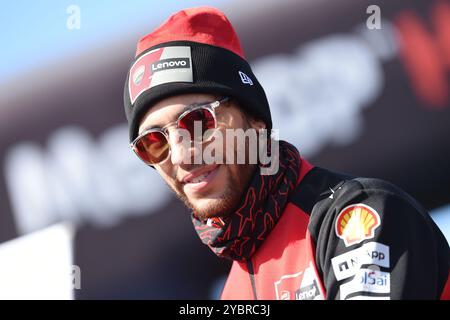 MELBOURNE, AUSTRALIA. 20 ottobre 2024. Nella foto: Enea Bastianini, 23° d'Italia, in sella alla Ducati Lenovo durante la MotoGP Hero Walk al Qatar Airways Australian Motorcycle Grand Prix 2024, svoltosi sul circuito di Phillip Island. Crediti: Karl Phillipson/Alamy Live News Foto Stock