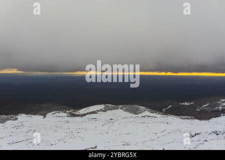 Parco nazionale di Tongariro, nuova Zelanda. Vista del tramonto da Mountain Road Foto Stock