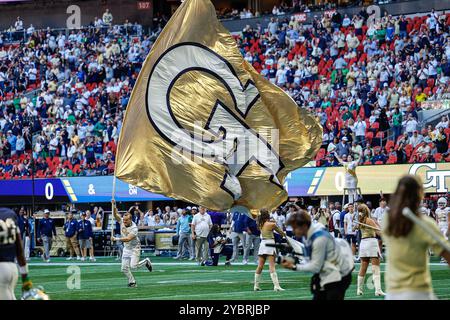 Atlanta, Georgia. 19 ottobre 2024. Georgia Tech pronto per la partita di calcio NCAA con i Notre Dame Fighting Irish e i Georgia Tech Yellow Jackets, giocata al Mercedes Benz Stadium di Atlanta, Georgia. Notre Dame sconfigge Georgia Tech, 31-13. Cecil Copeland/CSM/Alamy Live News Foto Stock