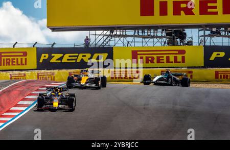 Austin, Texas - 19 ottobre 2024: Piloti che gareggiano nel Gran Premio degli Stati Uniti di Formula 1 Pirelli sul circuito delle Americhe di Austin, Texas. Crediti: Nick Paruch / Alamy Live News Foto Stock