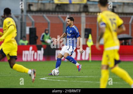 Como, Italia. 19 ottobre 2024. Edoardo Goldaniga (Como) calcio: Partita italiana di serie A Enilive tra Como 1907 1-1 Parma calcio 1913 allo Stadio Giuseppe Sinigaglia di Como. Crediti: Mutsu Kawamori/AFLO/Alamy Live News Foto Stock