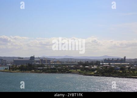 Vista dalla zona di Nobbys Head di Port Hunter, Newcastle, NSW, Australia. Crediti: Richard Milnes/Alamy Foto Stock