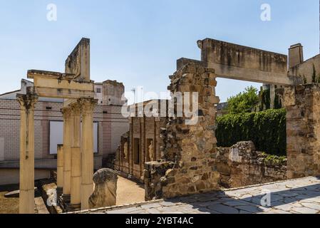 Tempio Romano di Diana a Merida, Spagna. Colonne con capitale in stile corinzio Foto Stock