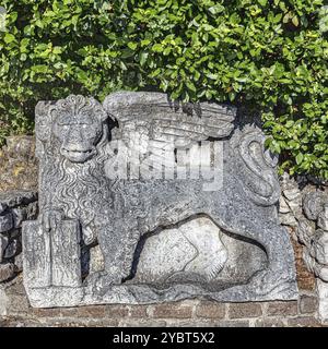 Leone di pietra alato veneziano di san Marco scultura all'ingresso del castello di Trsat Rijeka Croazia Foto Stock