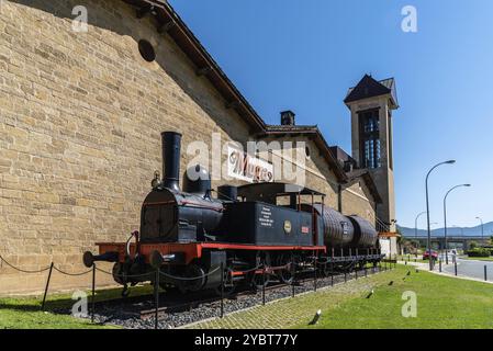 Haro, Spagna, 6 agosto 2020: Vecchio treno a Muga Winery, Europa Foto Stock