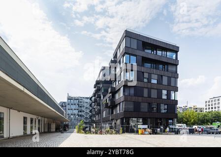 Berlino, Germania, 29 luglio 2019: Edifici residenziali moderni a Berlin Mitte, Europa Foto Stock