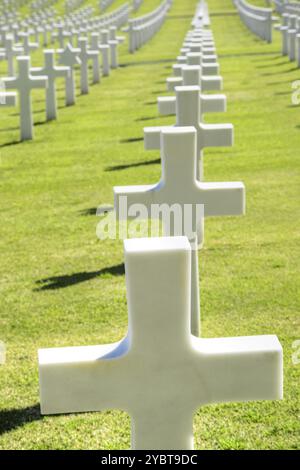 Vista delle croci bianche nel cimitero di guerra di Firenze Foto Stock