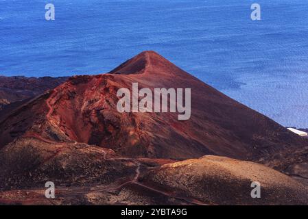 Cono di cenere di Vulcano Teneguia nell'isola di la Palma, una delle Isole Canarie, nella zona del vulcano Cumbre Vieja Foto Stock