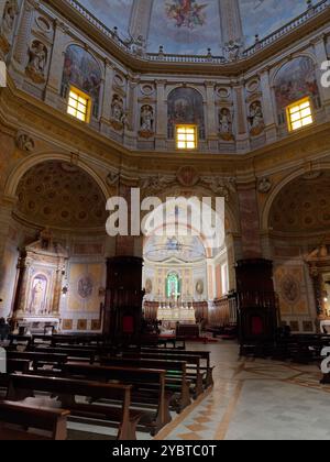 Interno della Basilica di Santa Margherita, nota anche come Cattedrale di Montefiascone, nella città di Montefiascone, regione Lazio, Italia. 19 settembre 2024 Foto Stock