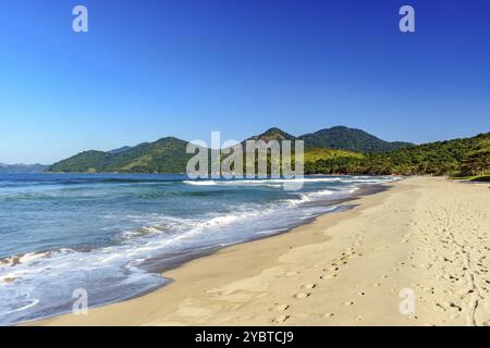 Vista panoramica della spiaggia di Bonete sull'isola di Ilhabela Foto Stock