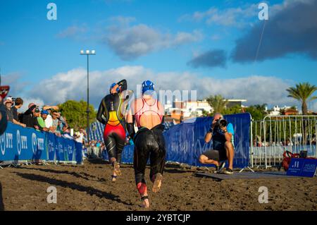 TORREMOLINOS, SPAGNA - 17 OTTOBRE 2024: Finale dei Campionati mondiali di triathlon a Torremolinos, Spagna, il 17 ottobre 2024 Foto Stock