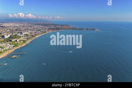 Foto aerea di Side, Turchia da una vista dall'alto al tramonto nel pomeriggio Foto Stock