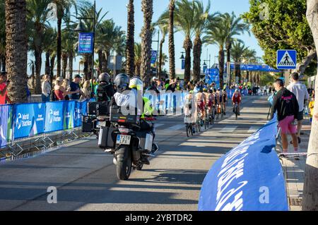 TORREMOLINOS, SPAGNA - 17 OTTOBRE 2024: Finale dei Campionati mondiali di triathlon a Torremolinos, Spagna, il 17 ottobre 2024 Foto Stock