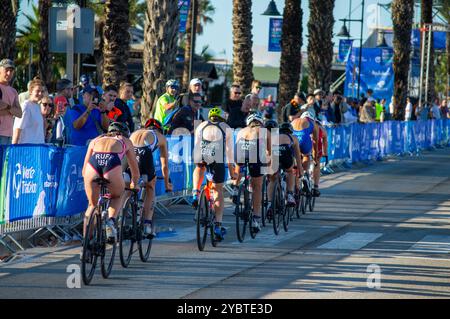 TORREMOLINOS, SPAGNA - 17 OTTOBRE 2024: Finale dei Campionati mondiali di triathlon a Torremolinos, Spagna, il 17 ottobre 2024 Foto Stock