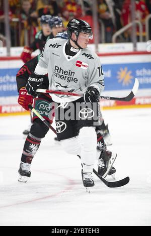 PSD Bank Dome, Duesseldorf, Renania settentrionale-Vestfalia, Justin Schuetz (Koelner Haie, #10), PENNY DEL, Duesseldorfer EG-Koelner Haie il 18/10/2024 al Foto Stock