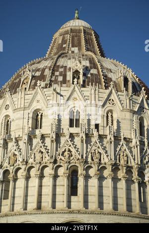 Simbolo della religione cattolica, il Battistero di Pisa Piazza dei Miracoli Foto Stock