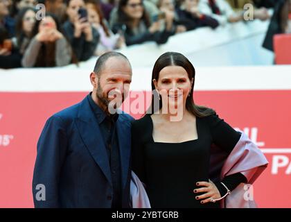 Roma, Italia. 19 ottobre 2024. Ralph Fiennes e Juliette Binoche partecipano al film "The Return" Red carpet durante il 19 ottobre 2024 a Roma, Italia. Foto: Eric Vandeville/ABACAPRESS. COM credito: Abaca Press/Alamy Live News Foto Stock