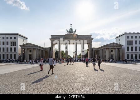 Berlino, Germania, 28 luglio 2019: La porta di Brandeburgo a Berlino di sera, Europa Foto Stock