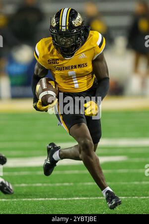 19 ottobre 2024: Il wide receiver della Southern Miss Golden Eagles Tiaquelin Mims (1) durante una partita di football tra gli Arkansas State Red Wolves e le Southern Miss Golden Eagles al M.M. Roberts Stadium di Hattiesburg, Mississippi. Bobby McDuffie/CSM Foto Stock