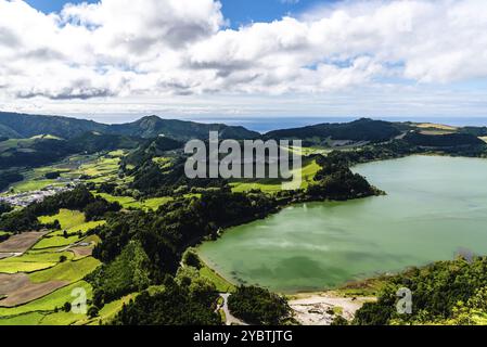 Campi geotermici vicino a Furnas. Lago di 7 città o. Foto Stock