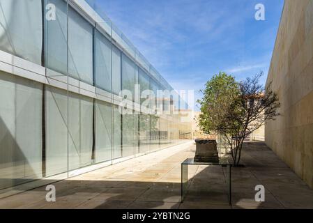 Zamora, Spagna, 7 aprile 2023: Castiglia e Leon edificio amministrativo dell'architetto campo Baeza. Consejo Consultivo di Castiglia e León, Europa Foto Stock