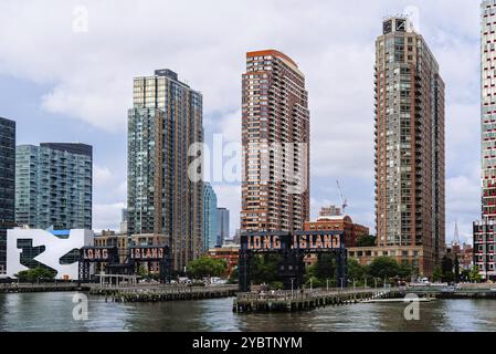 New York, USA, 23 giugno 2018: Lungomare di Long Island sull'East River, Nord America Foto Stock