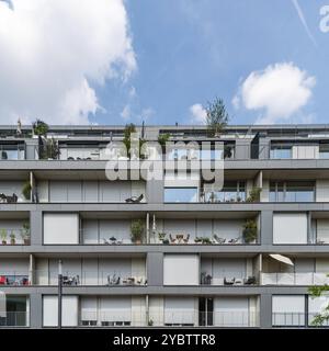 Berlino, Germania, 29 luglio 2019: Edifici residenziali moderni a Berlin Mitte, Europa Foto Stock
