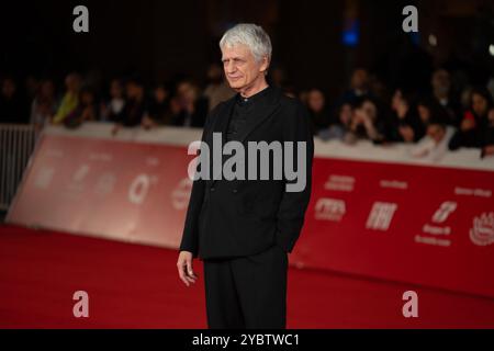 Fabrizio Bentivoglio partecipa al Red carpet ''Eterno visionario'' durante il 19° Festival del Cinema di Roma all'Auditorium Parco della musica di Roma, il 19 ottobre 2024. (Foto di Luca Carlino/NurPhoto)0 Foto Stock