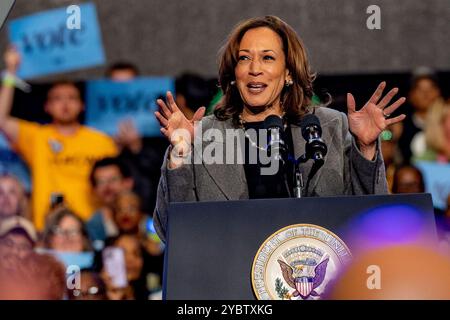 ATLANTA, GEORGIA – 19 ottobre 2019: Il vicepresidente Kamala Harris ha sottolineato l'importanza del voto anticipato. Ha anche parlato dei rischi terribili che un secondo termine Donald Trump pone alle donne di tutto il paese. Harris è stata raggiunta dai membri della famiglia Thurman al suo evento di stasera. Harris ha evidenziato la tragica morte di Amber Nicole Thurman che non è stata in grado di ottenere le cure di cui aveva bisogno. Crediti: Phil Mistry/Alamy Live News Foto Stock