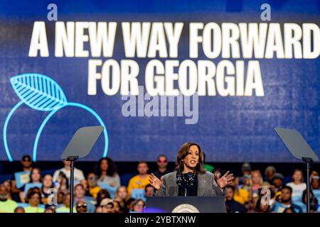 ATLANTA, GEORGIA – 19 ottobre 2019: Il vicepresidente Kamala Harris ha sottolineato l'importanza del voto anticipato. Ha anche parlato dei rischi terribili che un secondo termine Donald Trump pone alle donne di tutto il paese. Harris è stata raggiunta dai membri della famiglia Thurman al suo evento di stasera. Harris ha evidenziato la tragica morte di Amber Nicole Thurman che non è stata in grado di ottenere le cure di cui aveva bisogno. Crediti: Phil Mistry/Alamy Live News Foto Stock